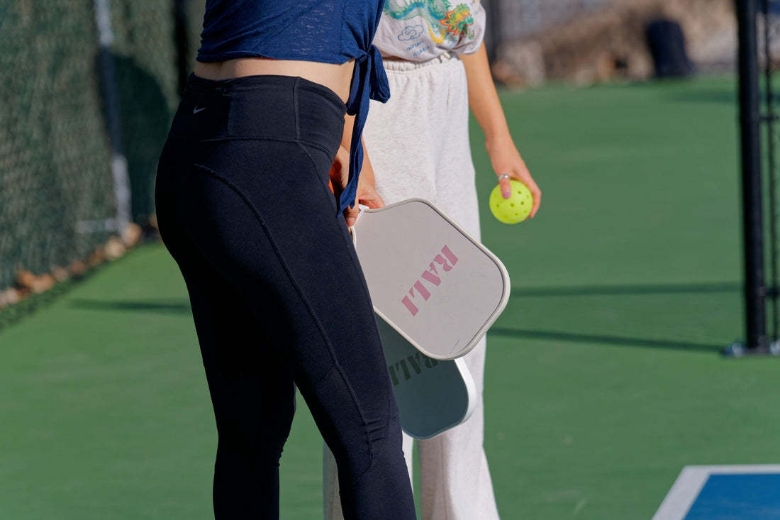 Best Pickleball Paddle Weight: Lightweight vs Midweight vs Heavy